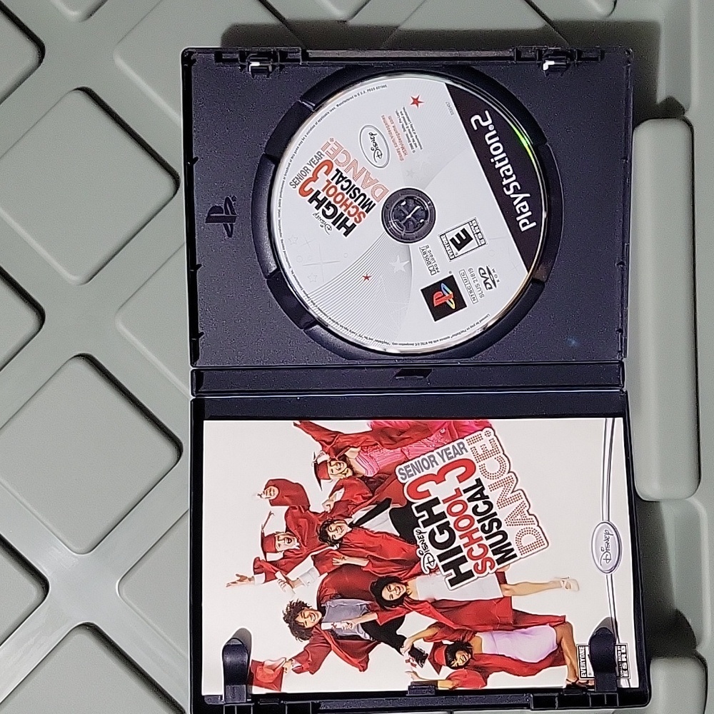 High School Musical 3: Senior Year Dance Bundle (Sony PlayStation 2, 2008) - Picture 8 of 12